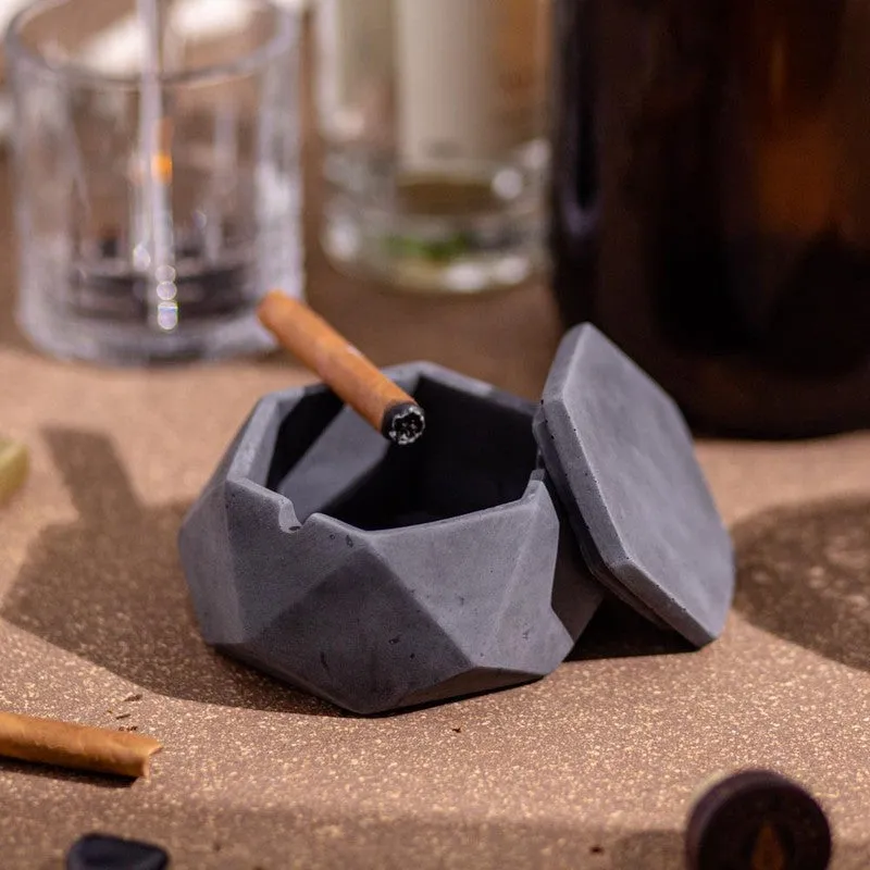 Zyric Ash Tray - Black media 1