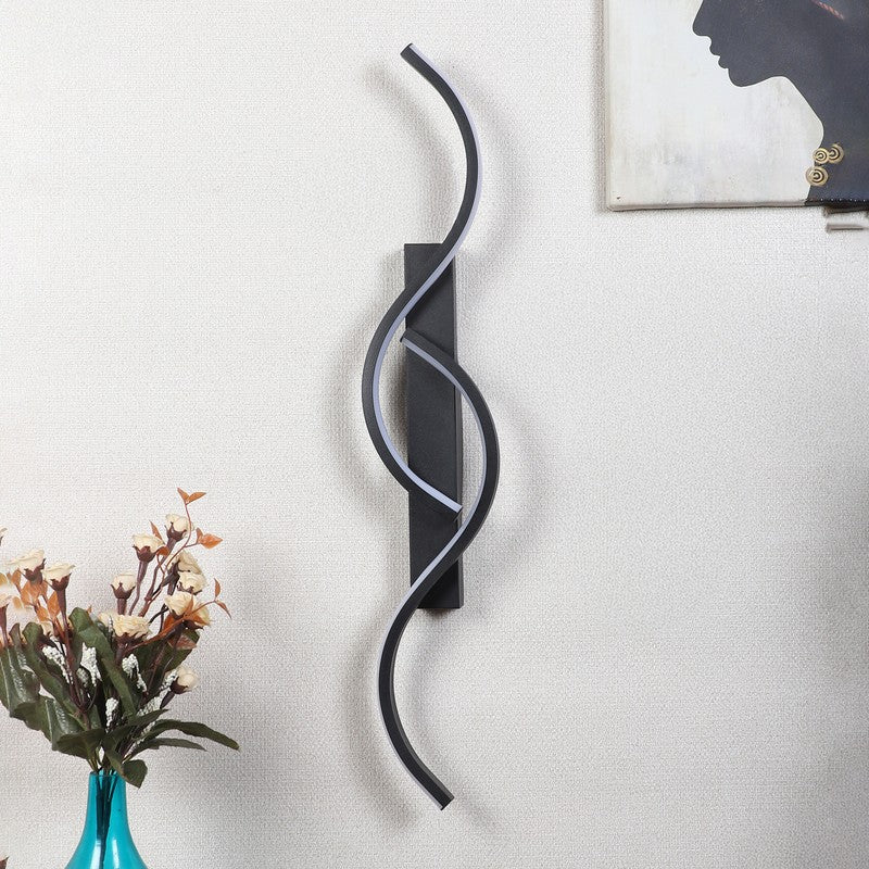 Elaris Iron Wall Lamp media 3