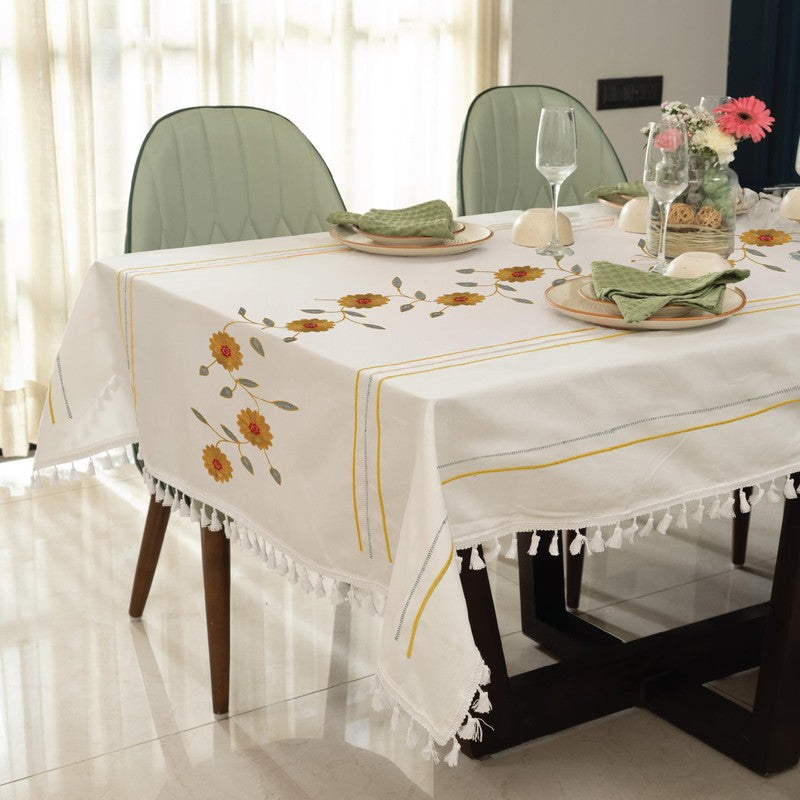 Bloom lines Table Cover media 3