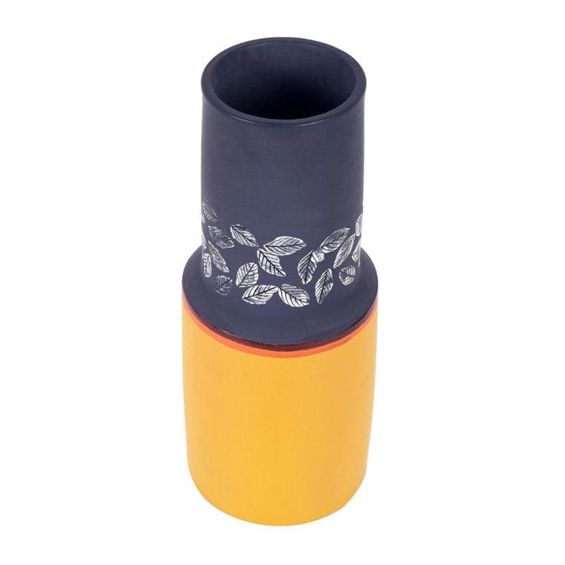 Rakesha Tribal Terracotta Vase media 4
