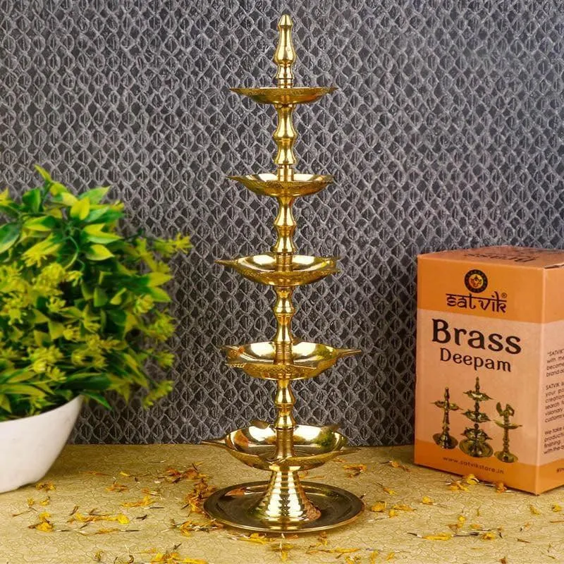 Manita Brass Lamp media 1