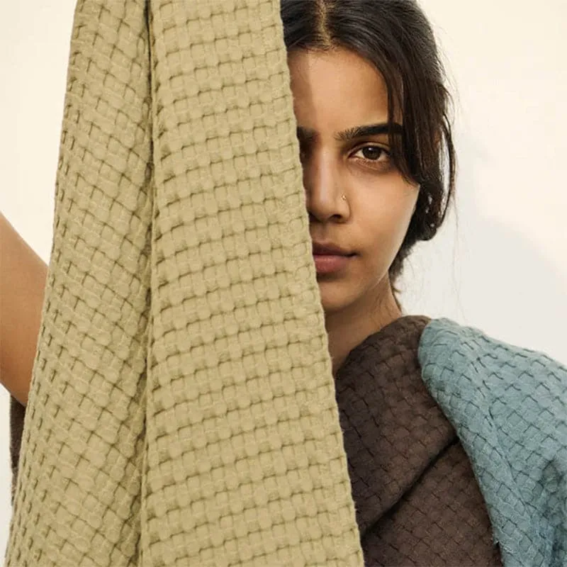 Beehive Bamboo Bath Towel - Moss Green media 3