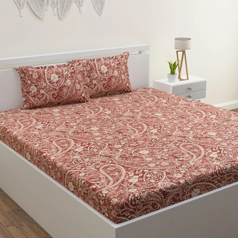 Paisley Nights Cotton Bedsheet (Red) - 144 TC media 1