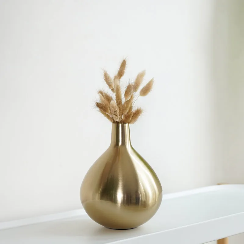 Elory Metal Vase media 1