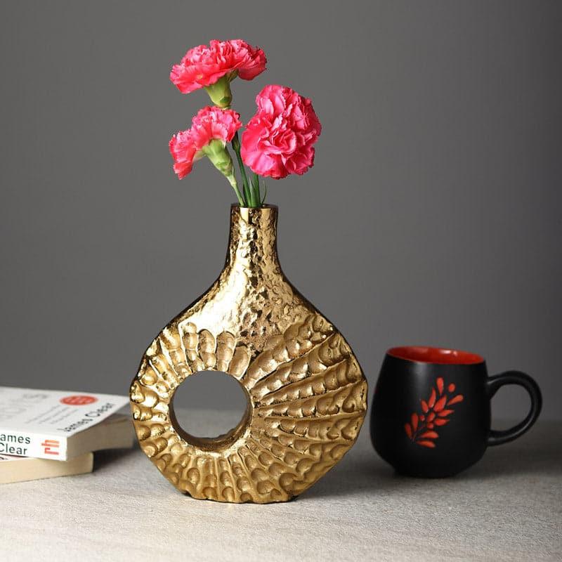 Counch Call Vase - Gold media 4