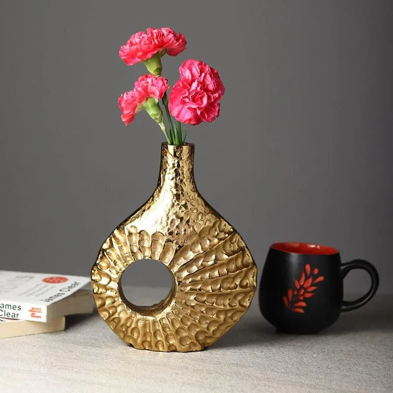 Counch Call Vase - Gold media 4