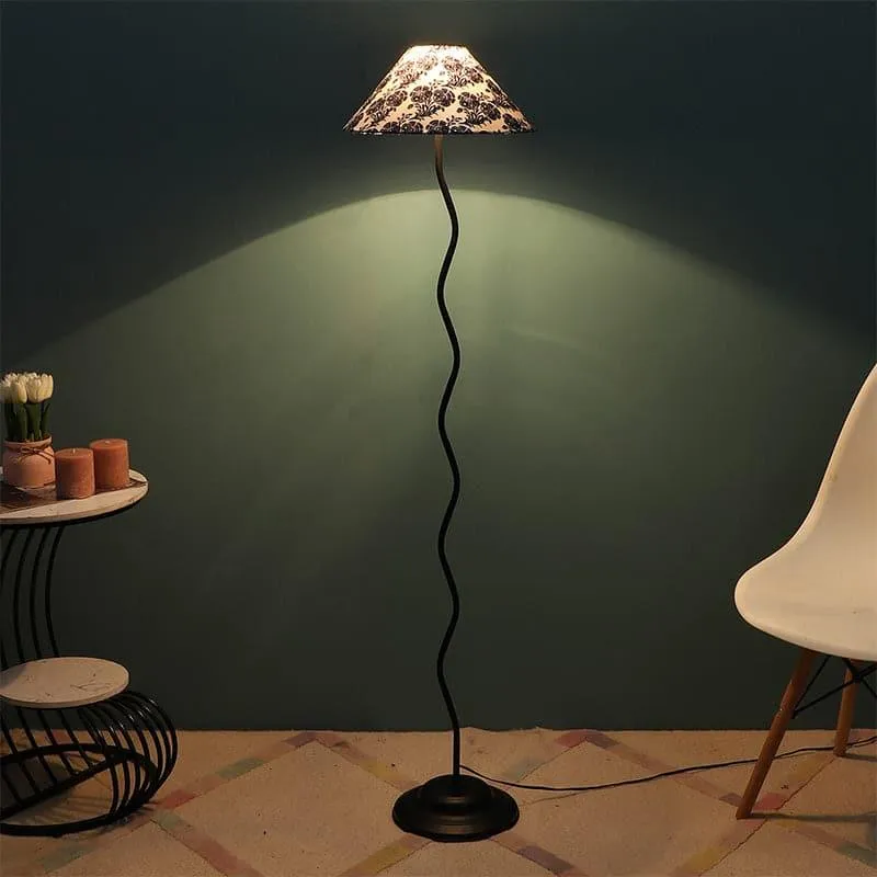 Filigree Wavo Floor Lamp media 1
