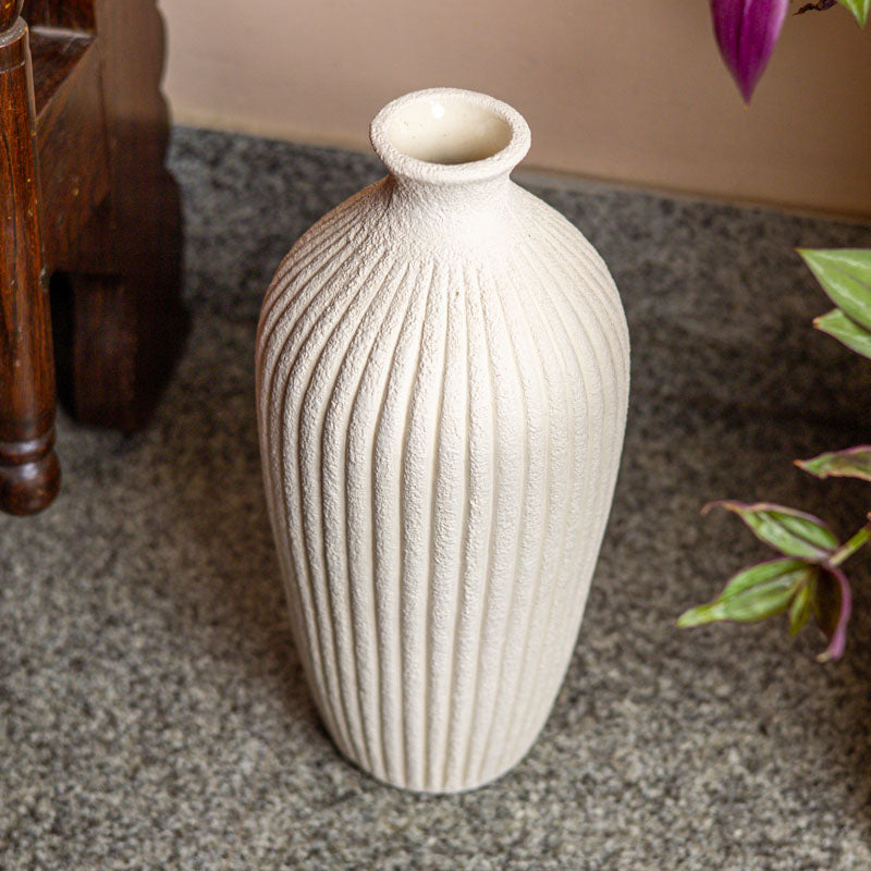 Quiet Curve Ceramic Vase media 4