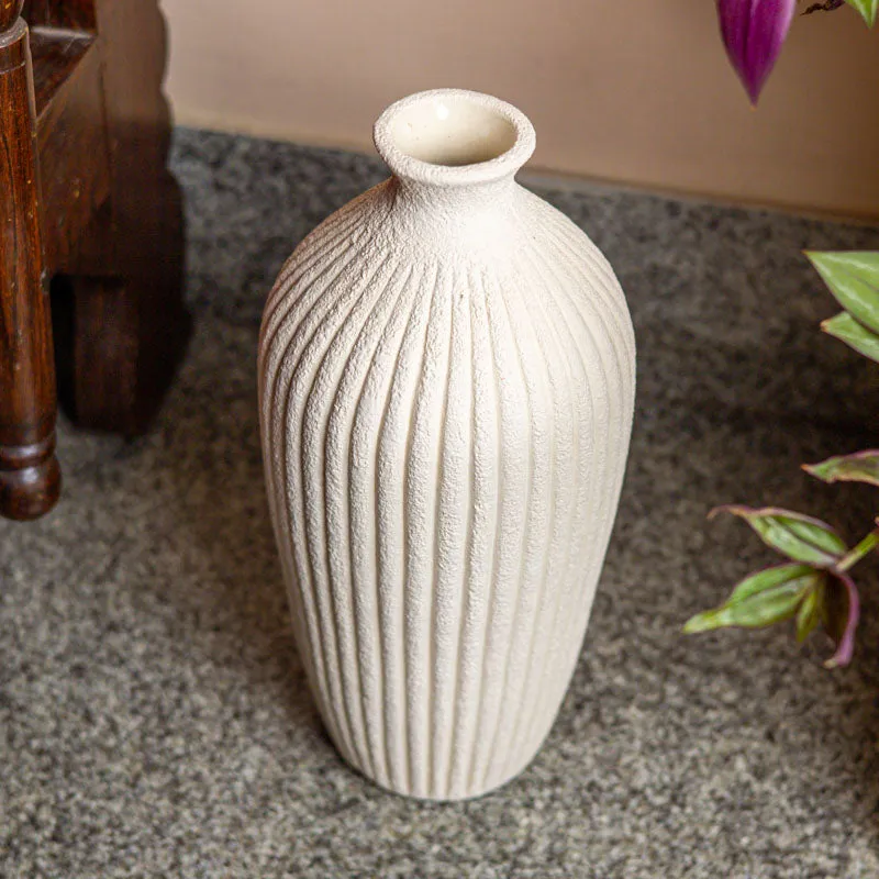 Quiet Curve Ceramic Vase media 4