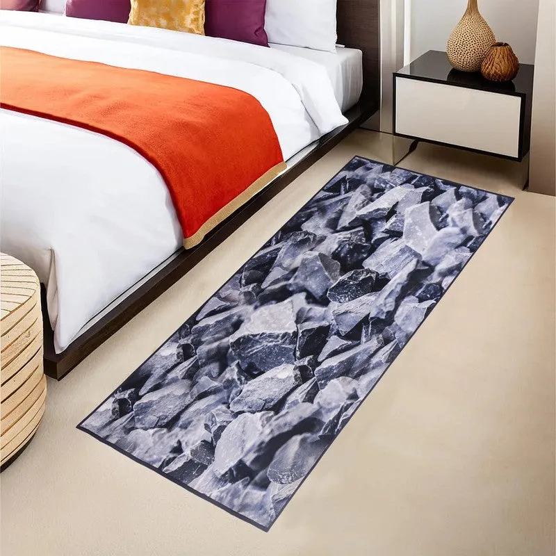 Onyxa Nylon Runner Rug media 3