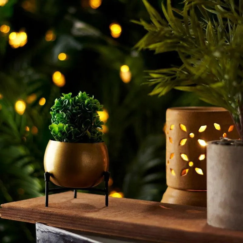 Eukene Metal Planter - Gold media 1
