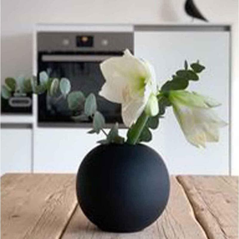 Caim Vase - Black media 6