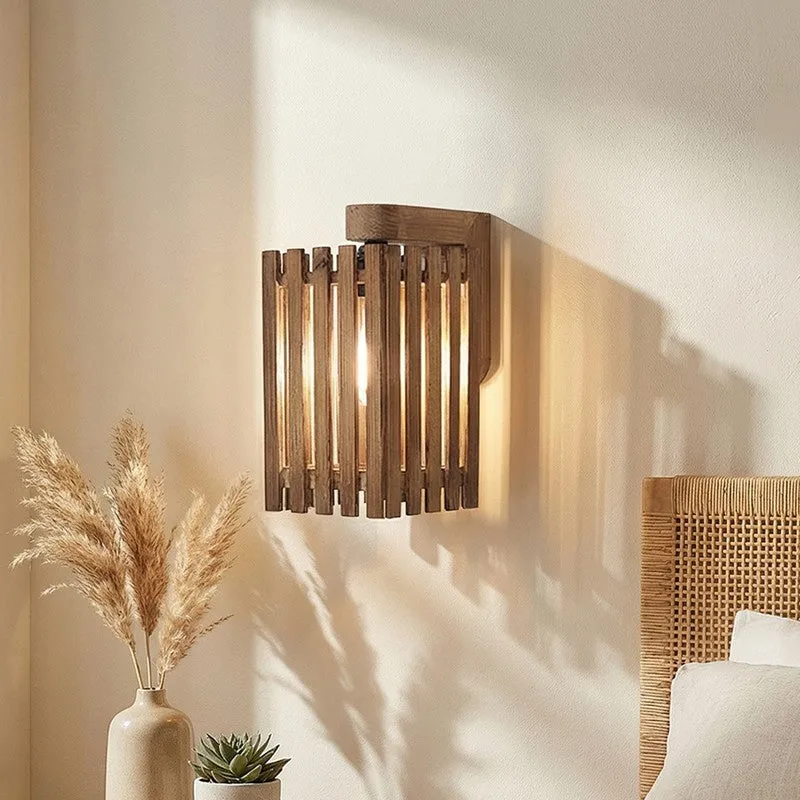 Nymphe Wooden Wall Lamp media 1
