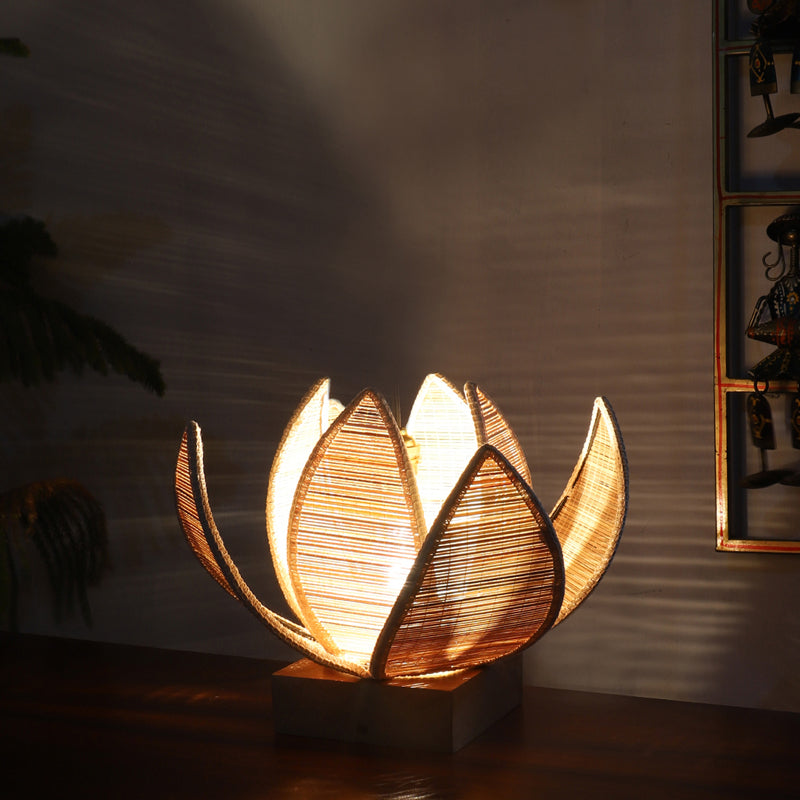 Wovara Bamboo Rose Edge Table Lamp - Beige