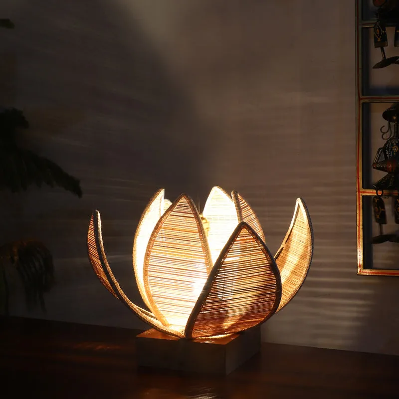 Wovara Bamboo Rose Edge Table Lamp - Beige media 1