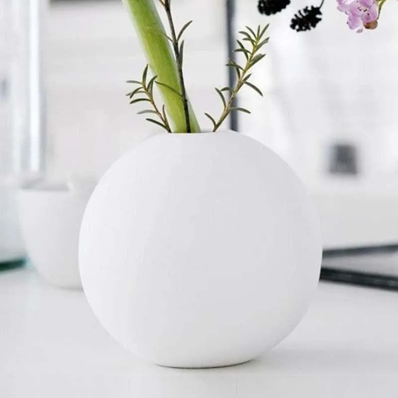 Caim Vase - White media 6