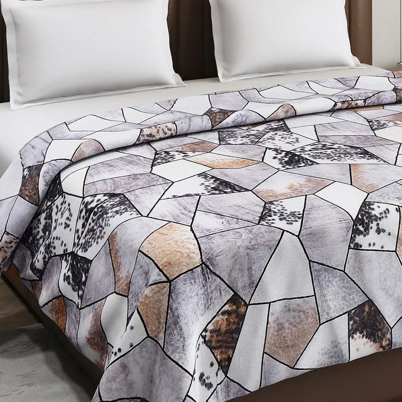 Monte Carlo Artesio Geometric Print Polyester Blanket (Multicolor) - 300 GSM media 5