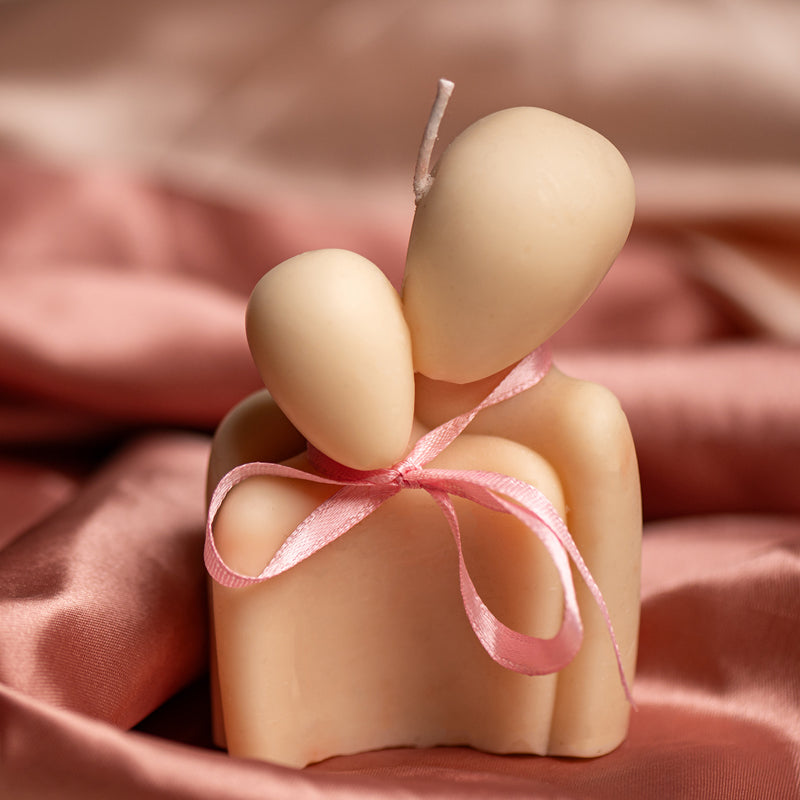 Couple Hug Cinnamon Scented Candle media 3