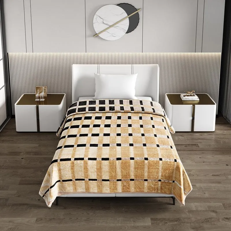 Monte Carlo Golden Grid Blanket - 850 GSM media 4