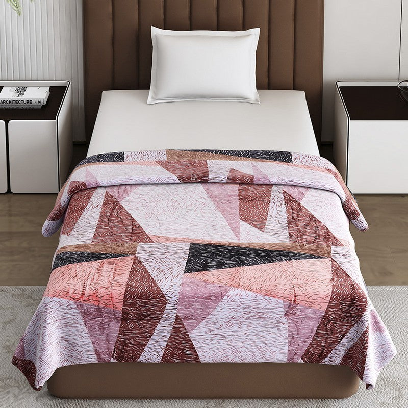 Monte Carlo Patchora Geometric Print Polyester Blanket (Pink) - 233 GSM media 3