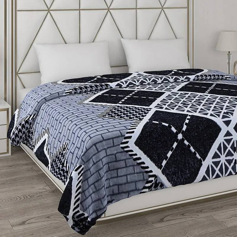 Monte Carlo Criss Mosaic Blanket - 800 GSM media 4