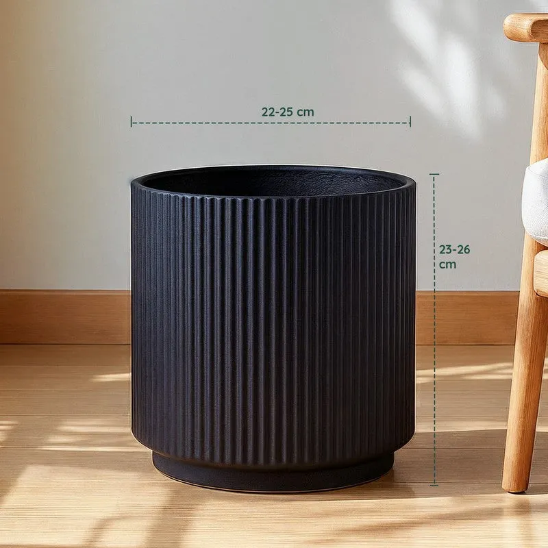 Kyari Manhattan Bloom Fiberglass Planter media 8