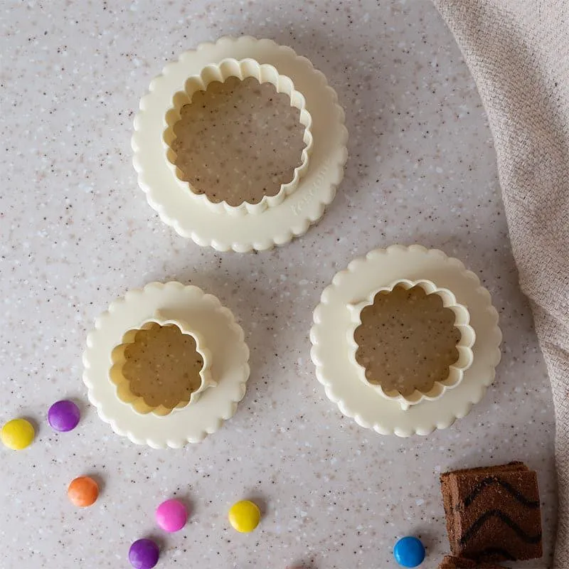 Dough Dip Cookie Cutter (Ivory) - Set Of Six media 3