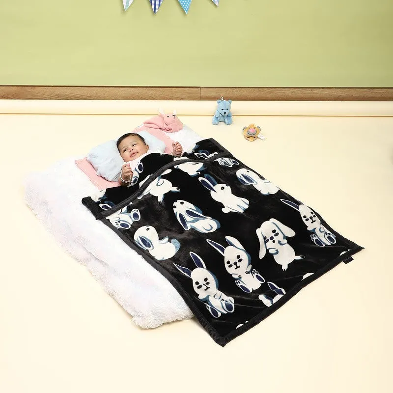 Monte Carlo Puppy Parade Blanket (Black)- 600 GSM media 1