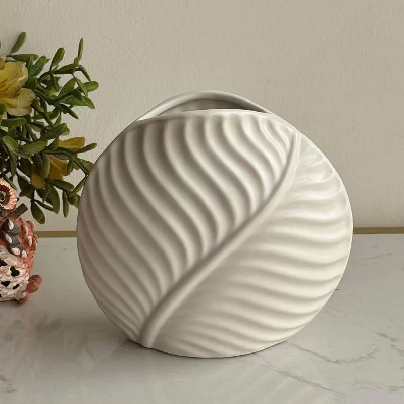 Leafy Twist Ceramic Vase media 1