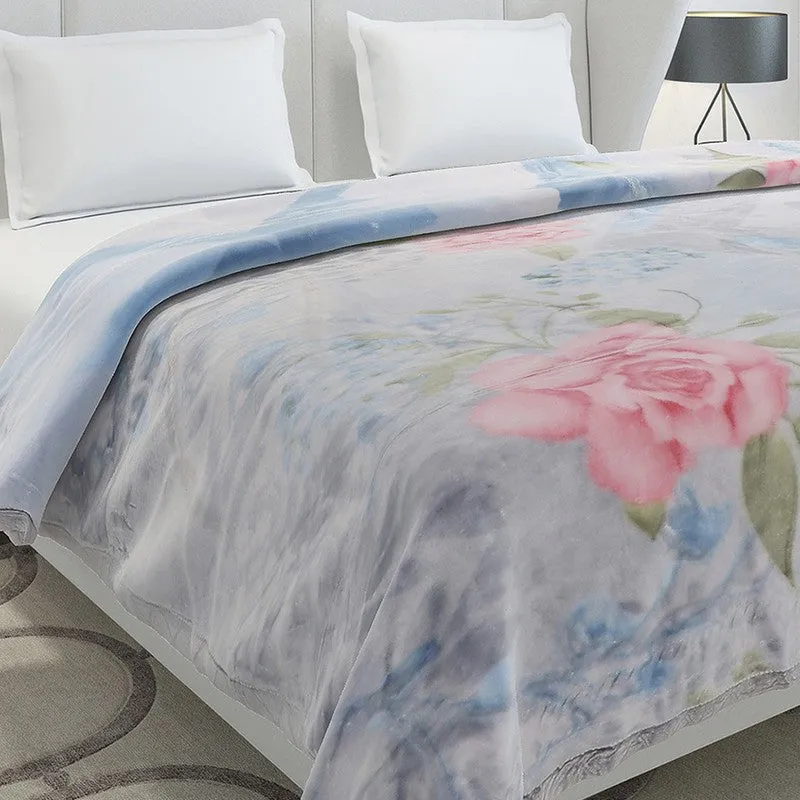 Monte Carlo Blush Petal Throw Blanket - 909 GSM media 4