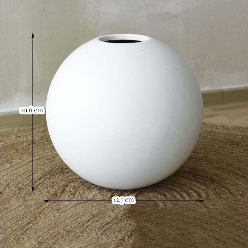 Caim Vase - White media 3