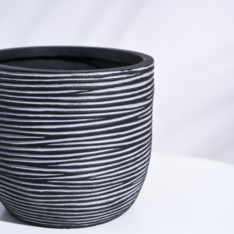 UGAOO Planter Ball Rib - Black media 4