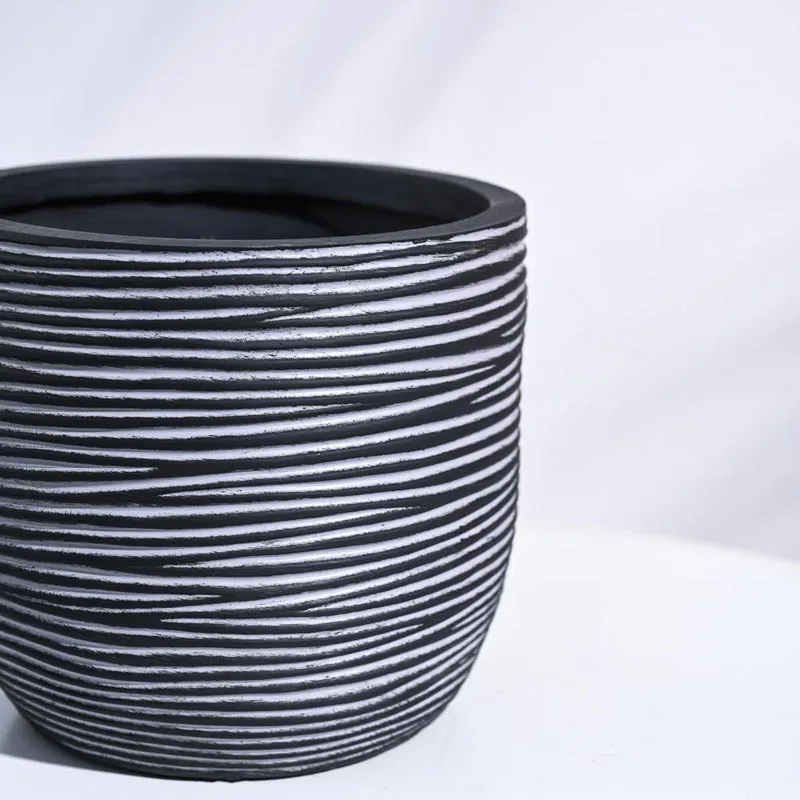 UGAOO Planter Ball Rib - Black media 4