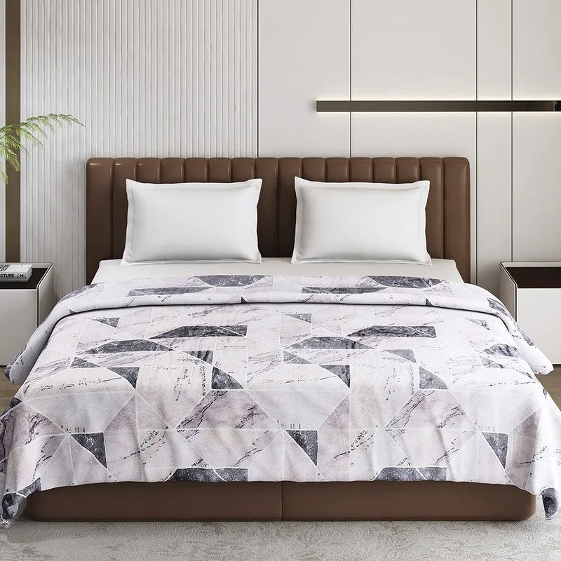 Monte Carlo Greylora Geometric Print Polyester Blanket (Light Grey) - 300 GSM media 4