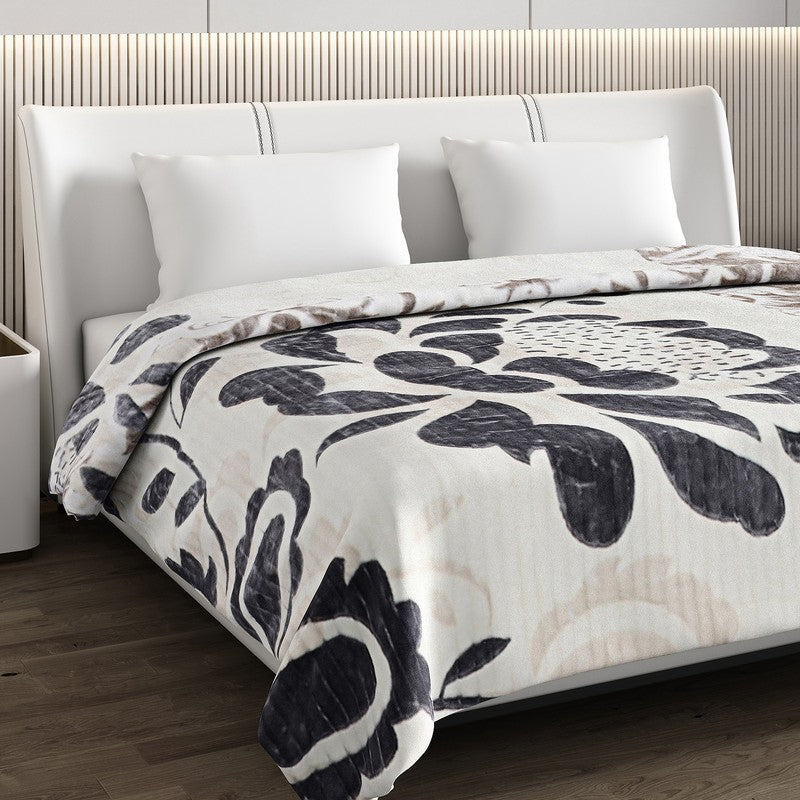 Monte Carlo Floral Harmony Blanket (Black)- 900 GSM media 4