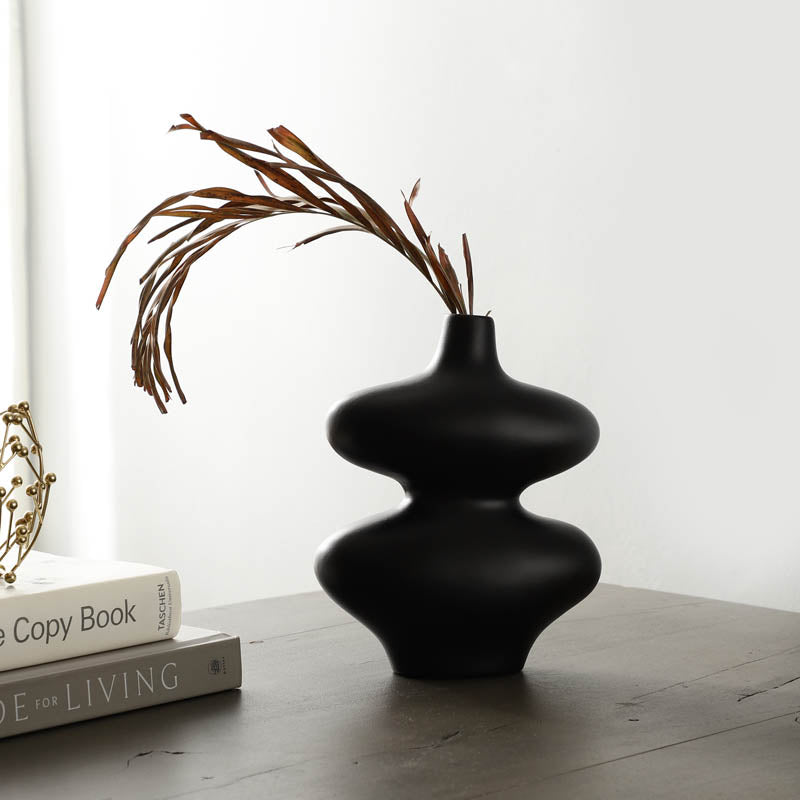 Gutsy Vase - Black