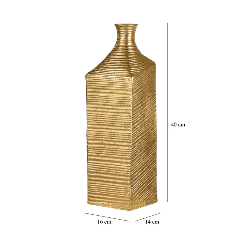 Vinara Aluminium Vase - Gold media 7