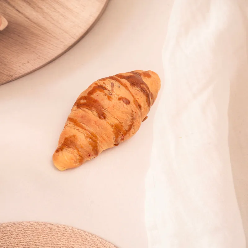 Buttered Croissant Scented Candle - Vanilla, Cinnamon media 4