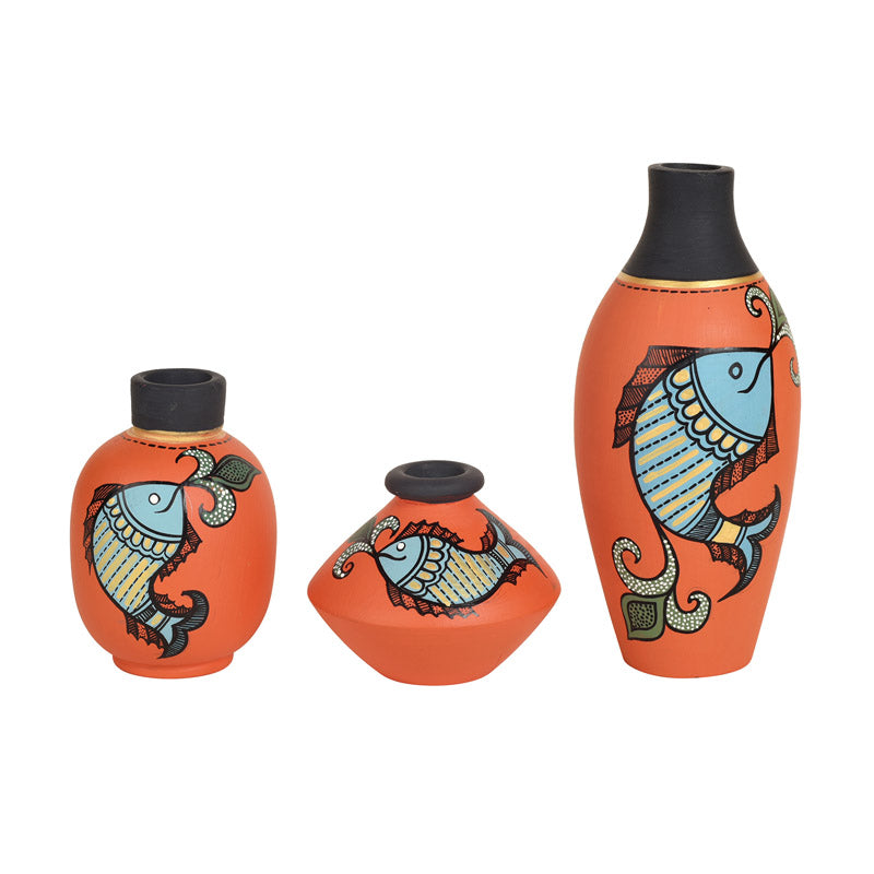 Durrah Machli Terracotta Vase - Set of Three media 4