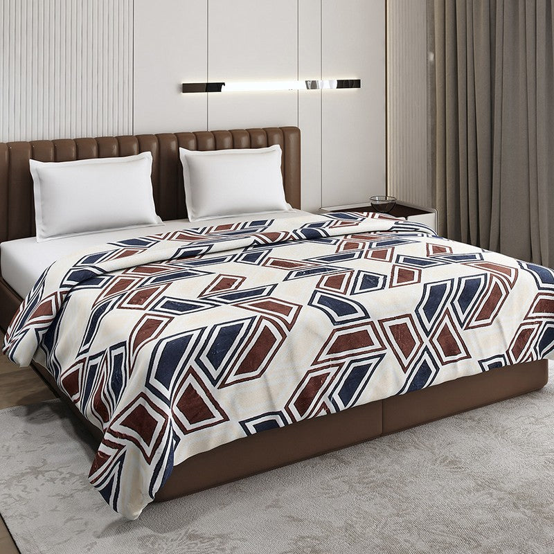 Monte Carlo Geovesta Geometric Print Polyester Blanket (Off White) - 210 GSM