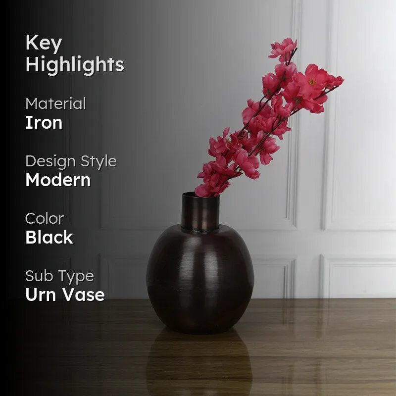 Recco Metal Vase media 2