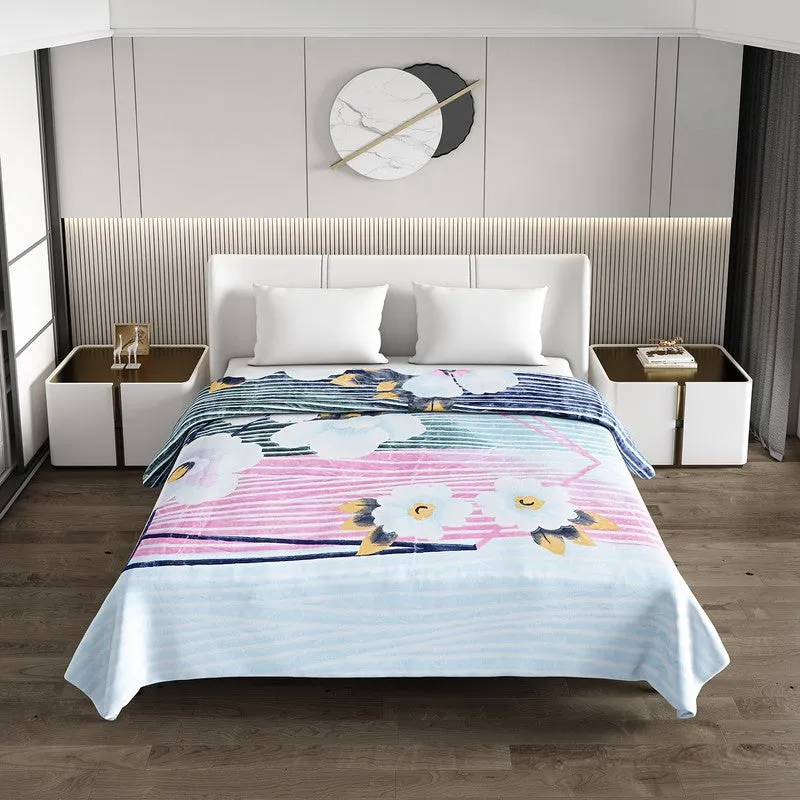 Monte Carlo Dreamscape Snuggle Blanket - 900 GSM media 3