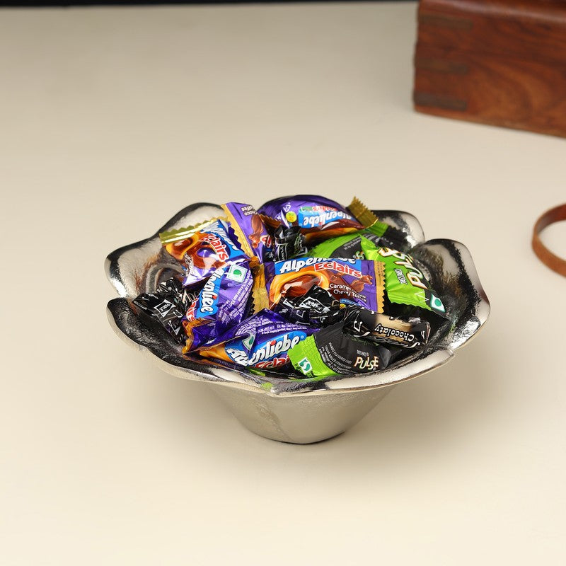 Luxe Petal Accent Bowl - Silver