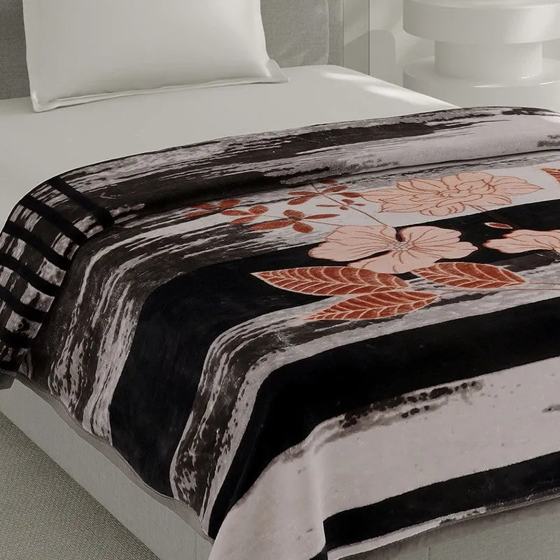 Monte Carlo Midnight Blossom Blanket - 483 GSM media 4