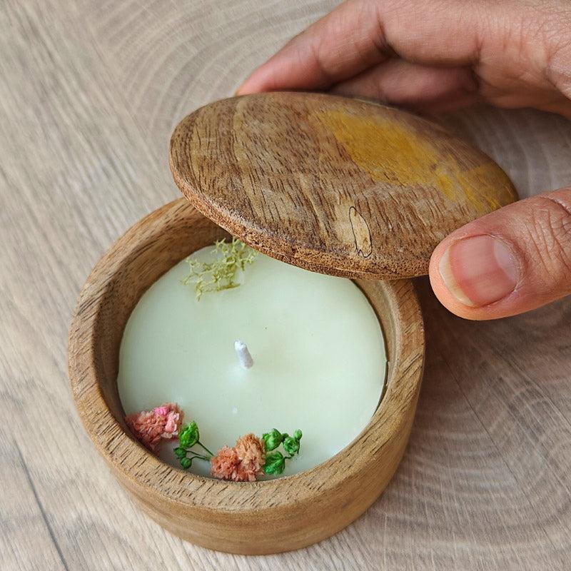 Rigva Cinnamon Floral Scented Candle In Wooden Box media 4