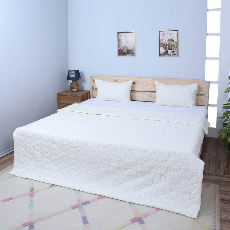 Starsia Microfiber Bedcover - White media 3