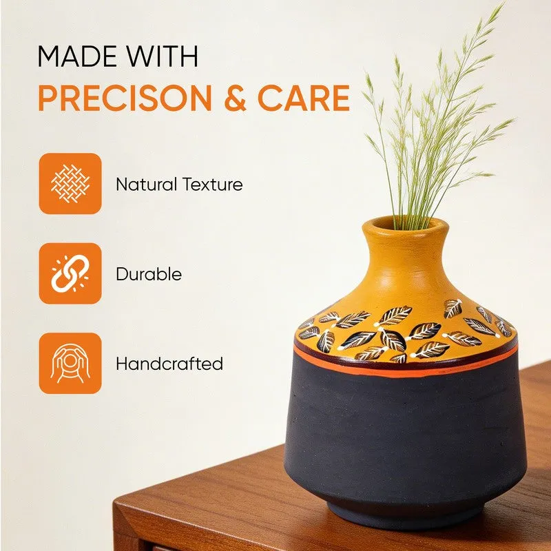 Eeshan Tribal Terracotta Vase media 6