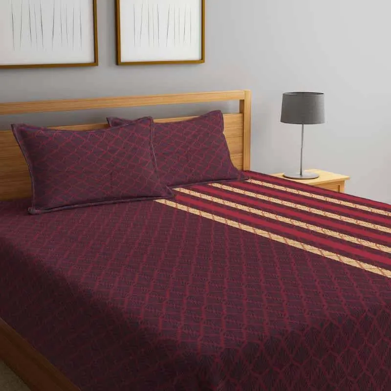 Sneaky Pine Bedcover - Red media 1