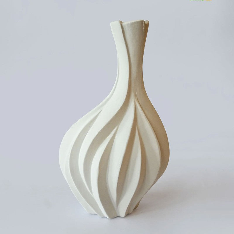 Celeste Curve Designer Ceremic Vase media 3