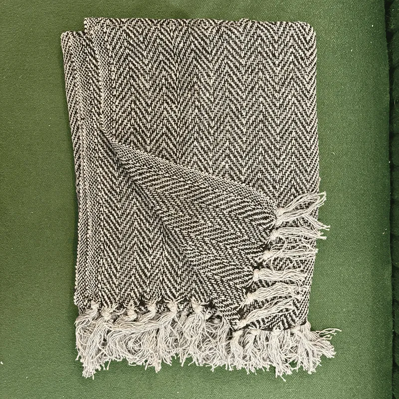 Looma Chevron Cotton Throw media 4
